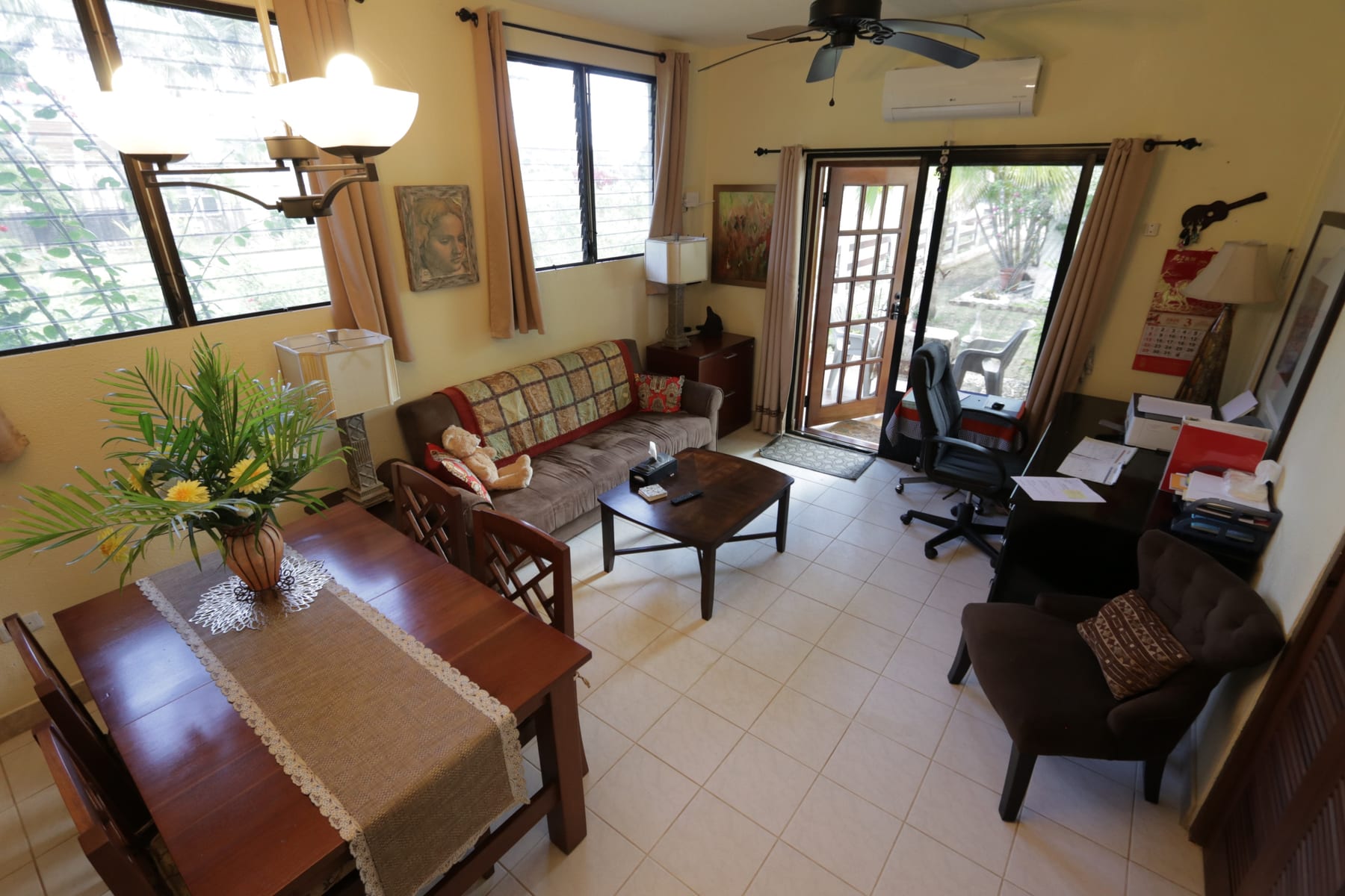 Living room at Royale Manor